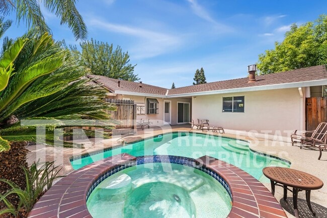 property at 8 Saratoga Cir