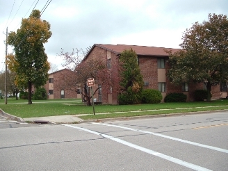 London Apartments in Menasha, WI - Building Photo