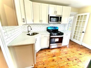 221 8th St in Jersey City, NJ - Building Photo - Building Photo
