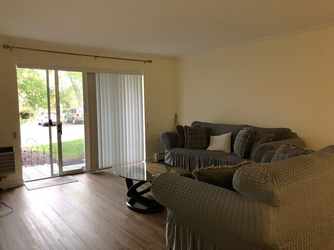 1188 Royal Glen Dr in Glen Ellyn, IL - Building Photo - Building Photo