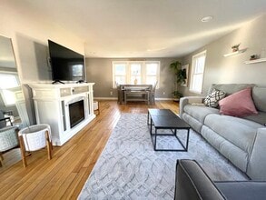 20 Emanual Dr in Brunswick, ME - Building Photo - Building Photo
