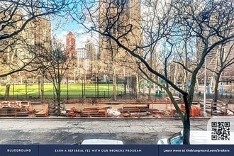 326 E 35th St in New York, NY - Building Photo - Building Photo