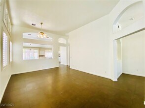 8736 Vista Ladera Ct in Las Vegas, NV - Building Photo - Building Photo