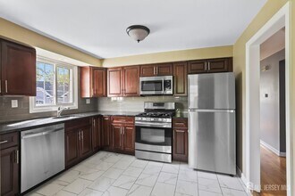 262 Wall St in Metuchen, NJ - Building Photo - Building Photo