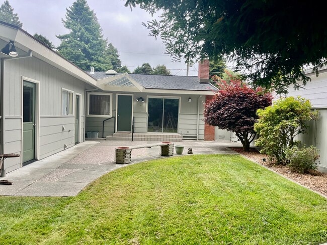 property at 1935 Henderson St