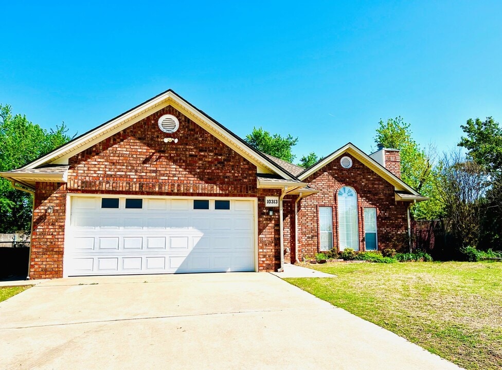 10313 S Avery Ave in Midwest City, OK - Building Photo