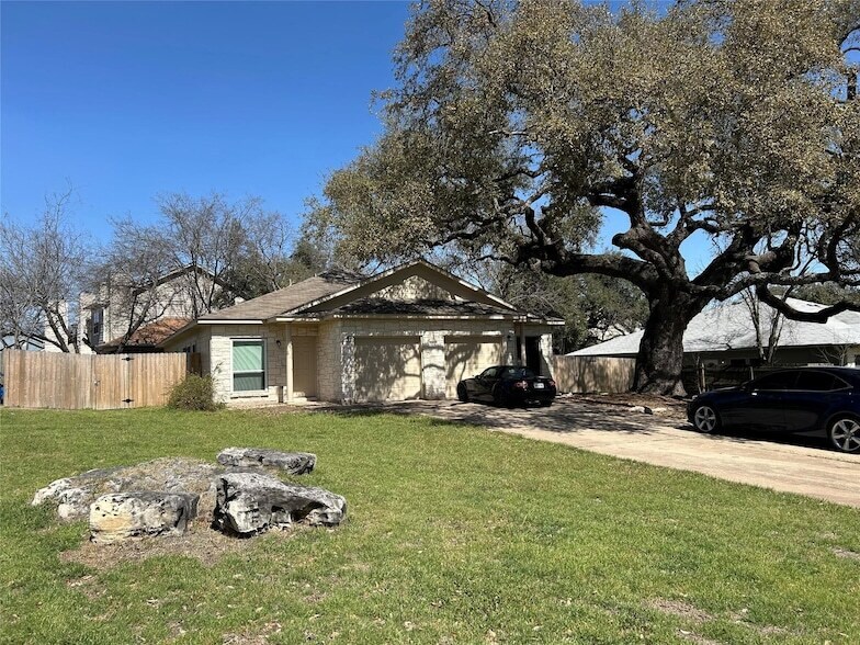 8714 Weiser Dr, Unit A in Austin, TX - Building Photo