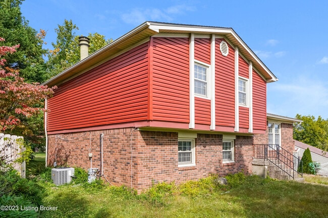 4706 Stony Brook Dr in Jeffersontown, KY - Building Photo - Building Photo