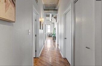 2107 Grand Blvd in Kansas City, MO - Building Photo - Building Photo