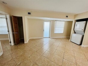 950 Bay Dr in Miami Beach, FL - Building Photo - Building Photo