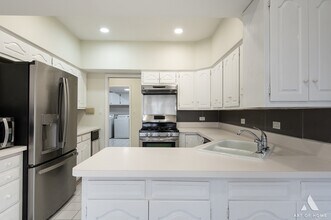 9701 S Keeler Ave, Unit #3 in Oak Lawn, IL - Building Photo - Building Photo