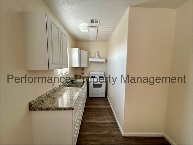 801 Chester Ave in Bakersfield, CA - Building Photo - Building Photo