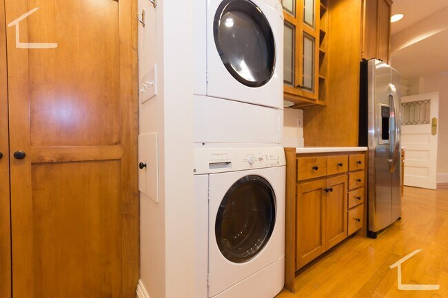 16 Garrison Rd, Unit 4 in Brookline, MA - Building Photo - Building Photo