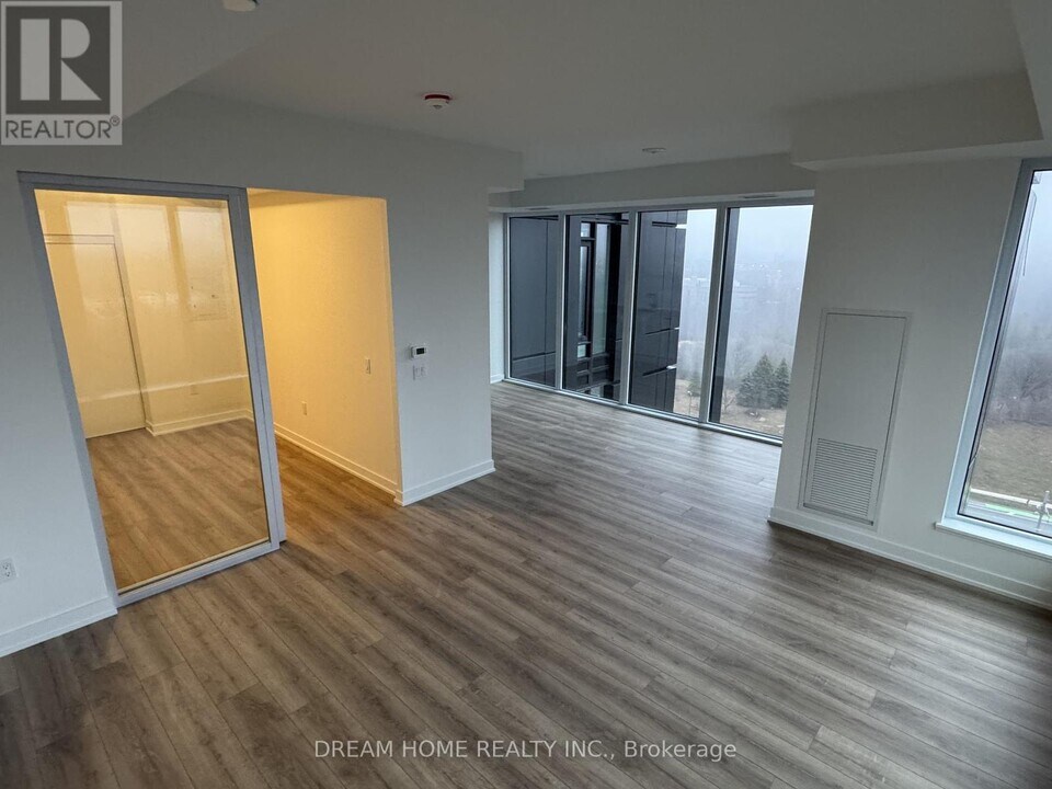 5 Quarrington Lane in Toronto, ON - Building Photo