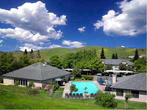 The Pointe Apartment Homes in Fairfield, CA - Foto de edificio - Building Photo