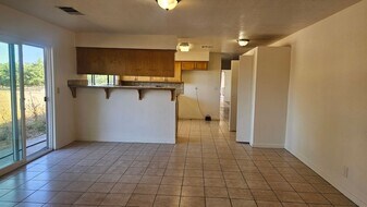 2516 S Fruit Ave in Fresno, CA - Building Photo