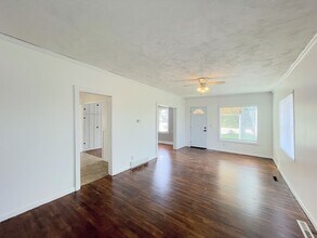 2206 W Nickerson Blvd in Hutchinson, KS - Building Photo - Building Photo