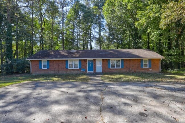 2233 Davis Rd SW