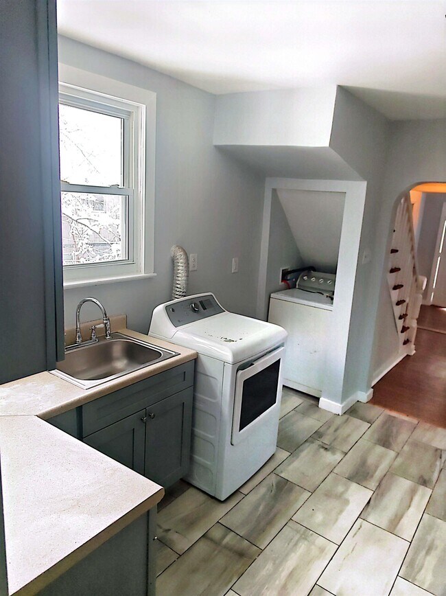 9 W 15th St in Bayonne, NJ - Building Photo - Building Photo