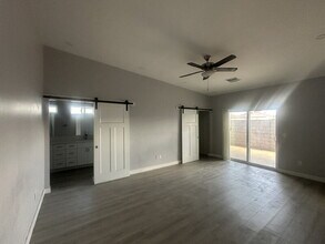 2527 E Broadway Rd in Phoenix, AZ - Building Photo - Building Photo