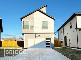 33170 Willow Hts Ln in Magnolia, TX - Building Photo