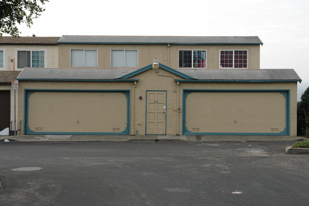 987 Sandra Ct in South San Francisco, CA - Building Photo