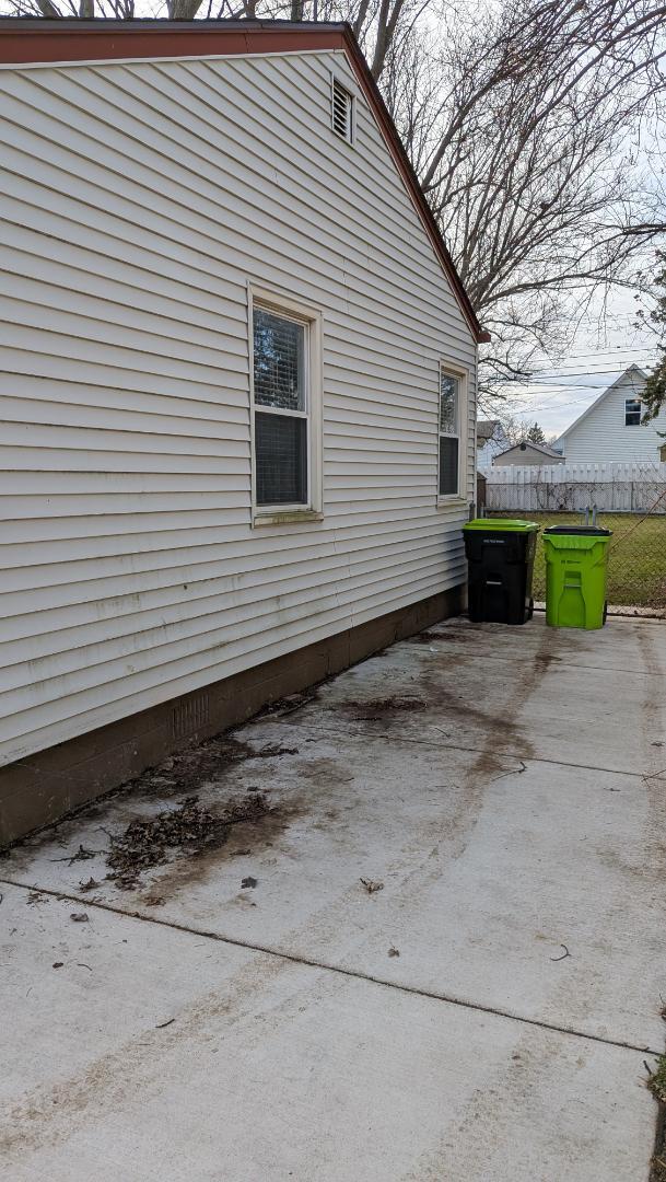 27383 Brettonwoods St in Madison Heights, MI - Building Photo - Building Photo