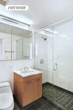 230 Ashland Pl, Unit 25B in Brooklyn, NY - Building Photo - Building Photo