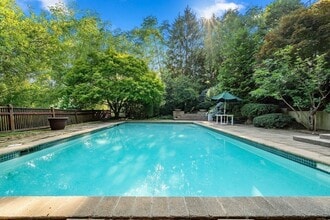 225 Kenrick St in Newton, MA - Building Photo - Building Photo