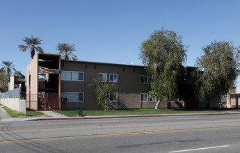 Desert Oasis Apartments in Indio, CA - Foto de edificio - Building Photo