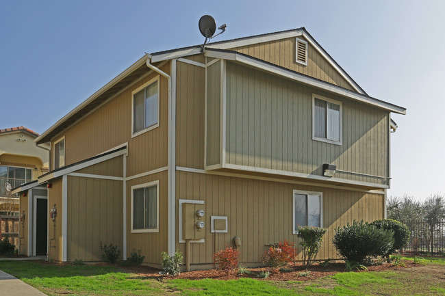 Pixley Apartments in Pixley, CA - Foto de edificio - Building Photo