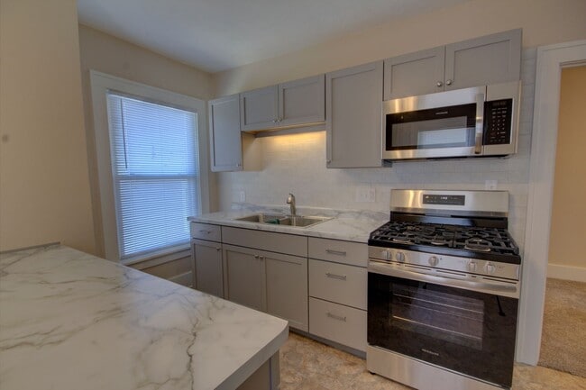 109 2nd Ave W in Milan, IL - Building Photo - Building Photo