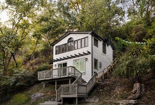 730 Bennys Bch Rd in Front Royal, VA - Building Photo