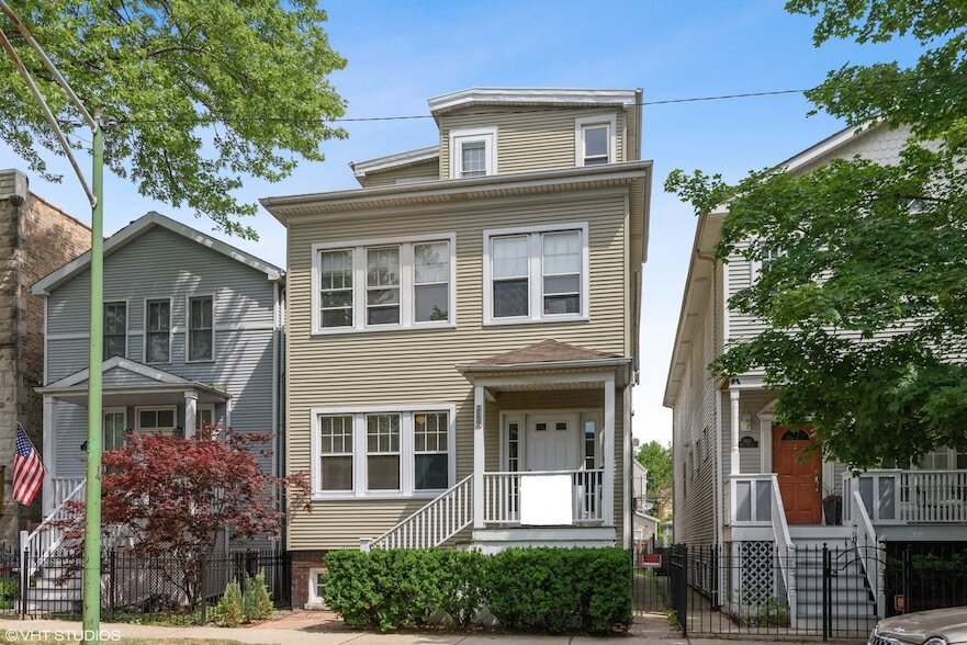 1652 W Nelson St in Chicago, IL - Building Photo