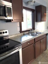 305 M St SE in Auburn, WA - Foto de edificio - Building Photo