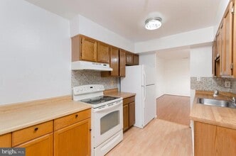 7607 Lee Landing Dr in Falls Church, VA - Building Photo - Building Photo