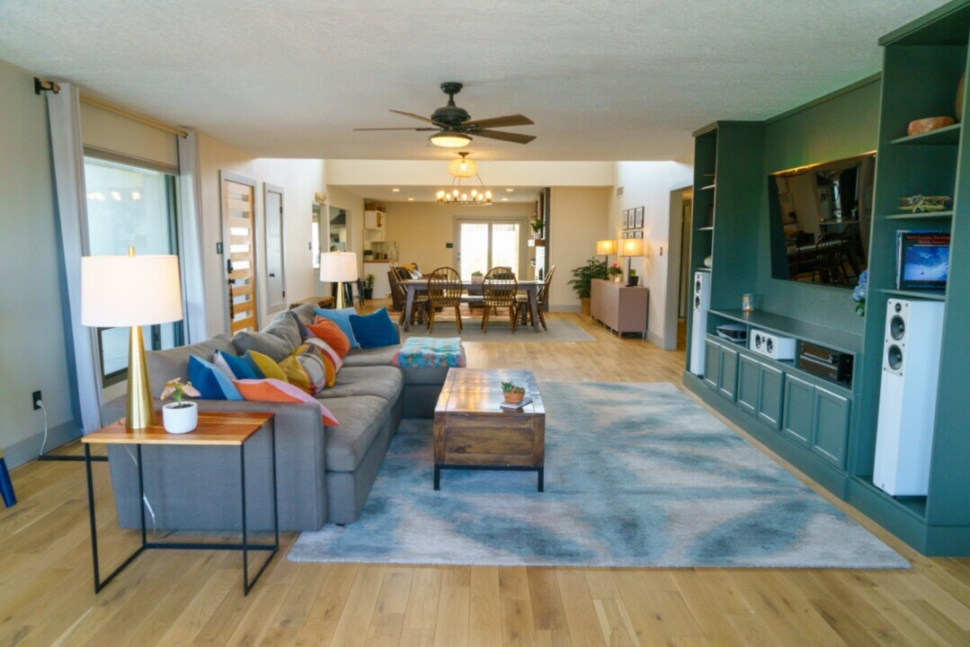1034 Wagon Train Dr SE in Albuquerque, NM - Building Photo
