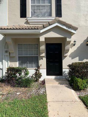 5251 Palmbrooke Cir in West Palm Beach, FL - Foto de edificio