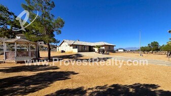 21975 Hercules St in Apple Valley, CA - Building Photo
