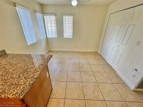 6500 W Lake Mead Blvd in Las Vegas, NV - Foto de edificio - Building Photo