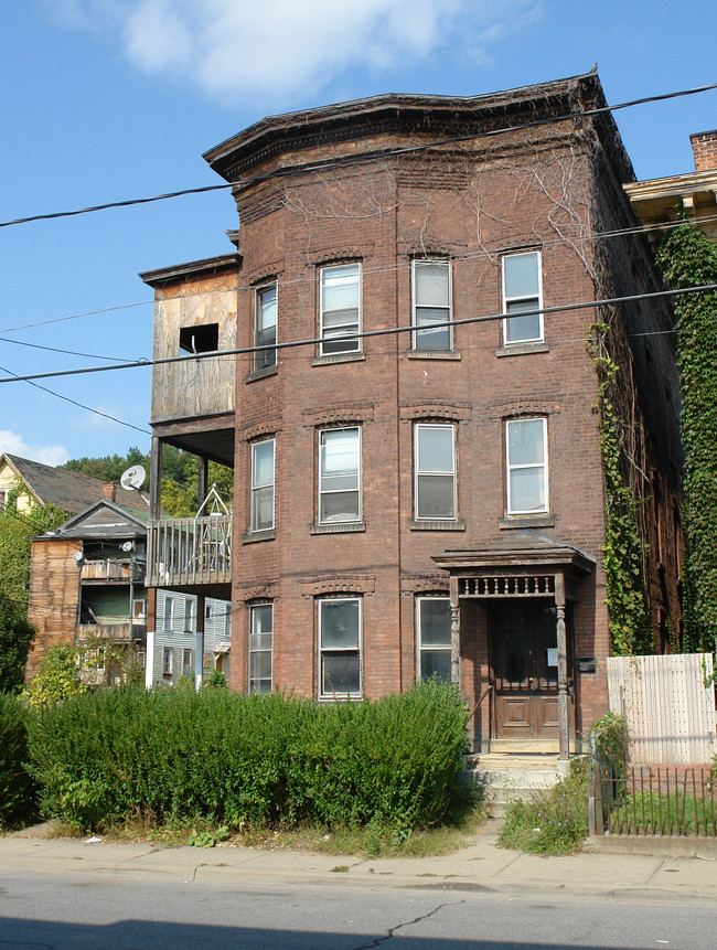 218 E Main St in Amsterdam, NY - Building Photo - Building Photo