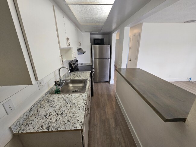 248 SE 9th Ave in Deerfield Beach, FL - Building Photo - Building Photo