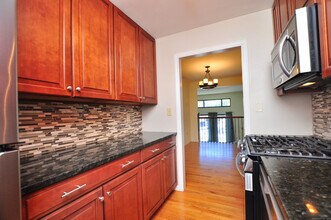 305 Timber Ln in Canton, CT - Building Photo - Building Photo