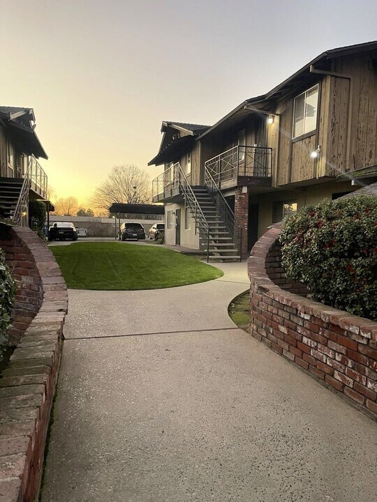 4233 N Bengston Ave in Fresno, CA - Building Photo