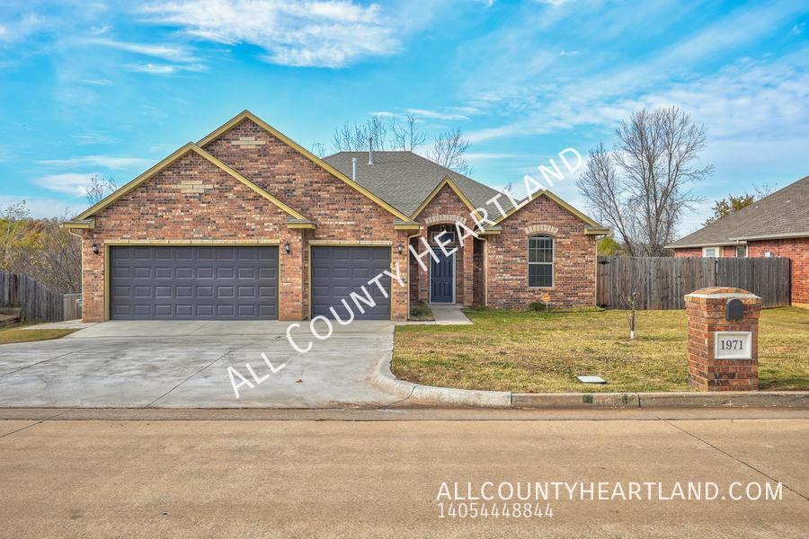 1971 Leslie Beachler Ln in Midwest City, OK - Building Photo