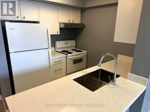 155 Beecroft Rd in Toronto, ON - Building Photo - Building Photo