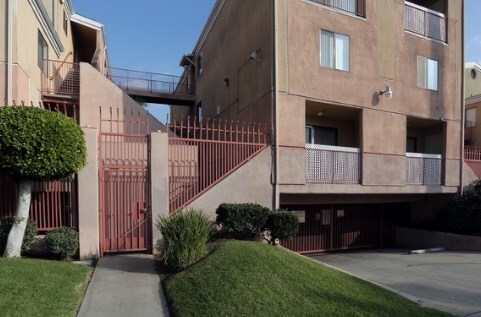 1414 S Gramercy Pl, Unit 15 in Los Angeles, CA - Building Photo - Building Photo