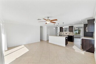 7320 NW 45th Ct in Lauderhill, FL - Building Photo - Building Photo