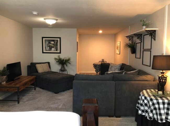 3313 46th Ave SE in Mandan, ND - Foto de edificio - Building Photo