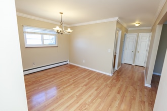 1097 Tienken Ct, Unit 202 in Rochester Hills, MI - Foto de edificio - Building Photo